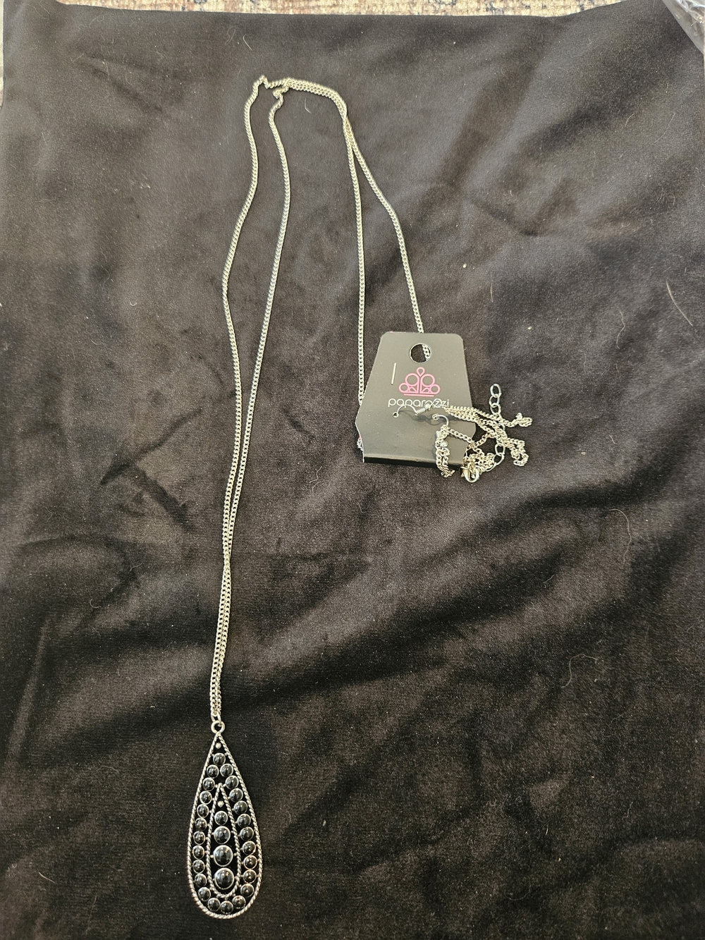 paparazzi Silver Teardrop Necklace with Black Stones